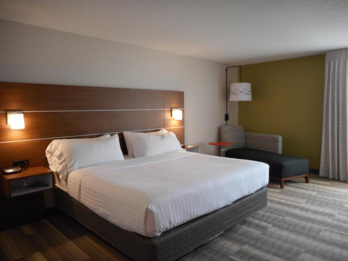 Holiday Inn Express Fairfield By Ihg Εξωτερικό φωτογραφία
